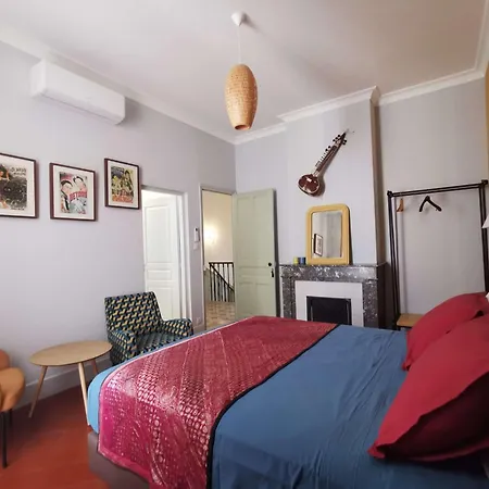 לינה וארוחת בוקר Rougetomette 4*