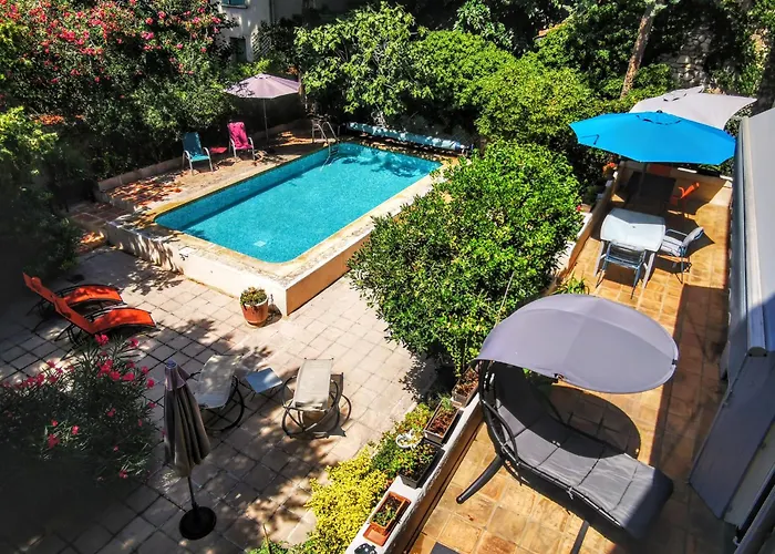 Rougetomette 4* Nimes