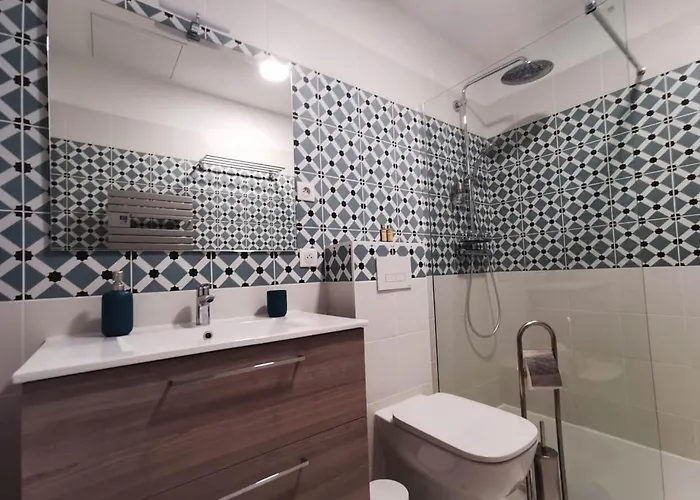 Rougetomette 4* Nimes